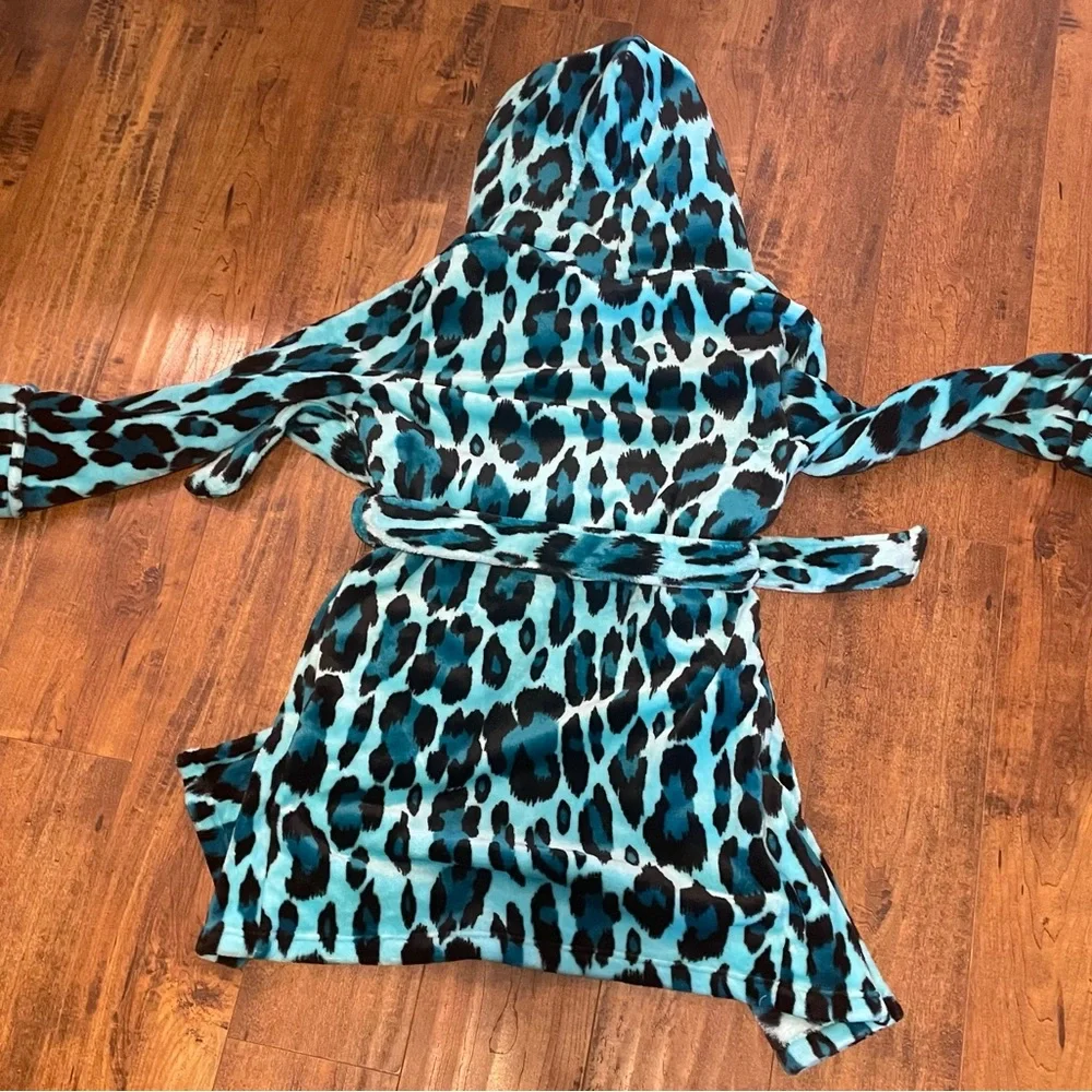 Betsey Johnson Leopard Print Turquoise and Black Fuzzy Robe XS/S - Picture 2 of 3